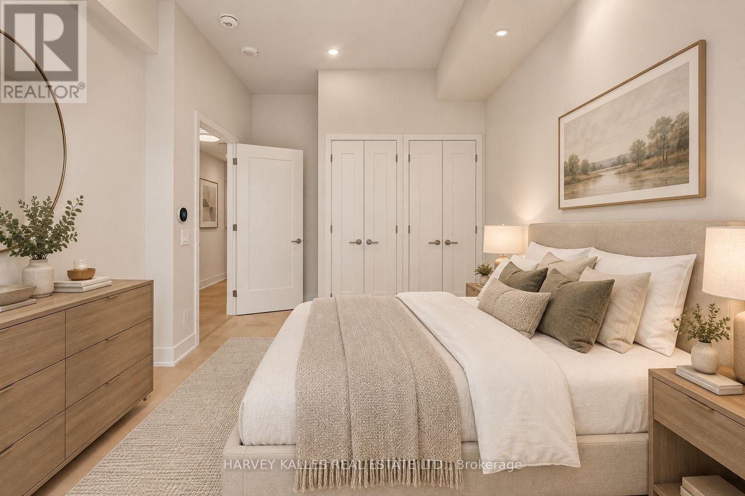 807 - 8 MANOR ROAD W