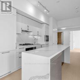 807 - 8 MANOR ROAD W