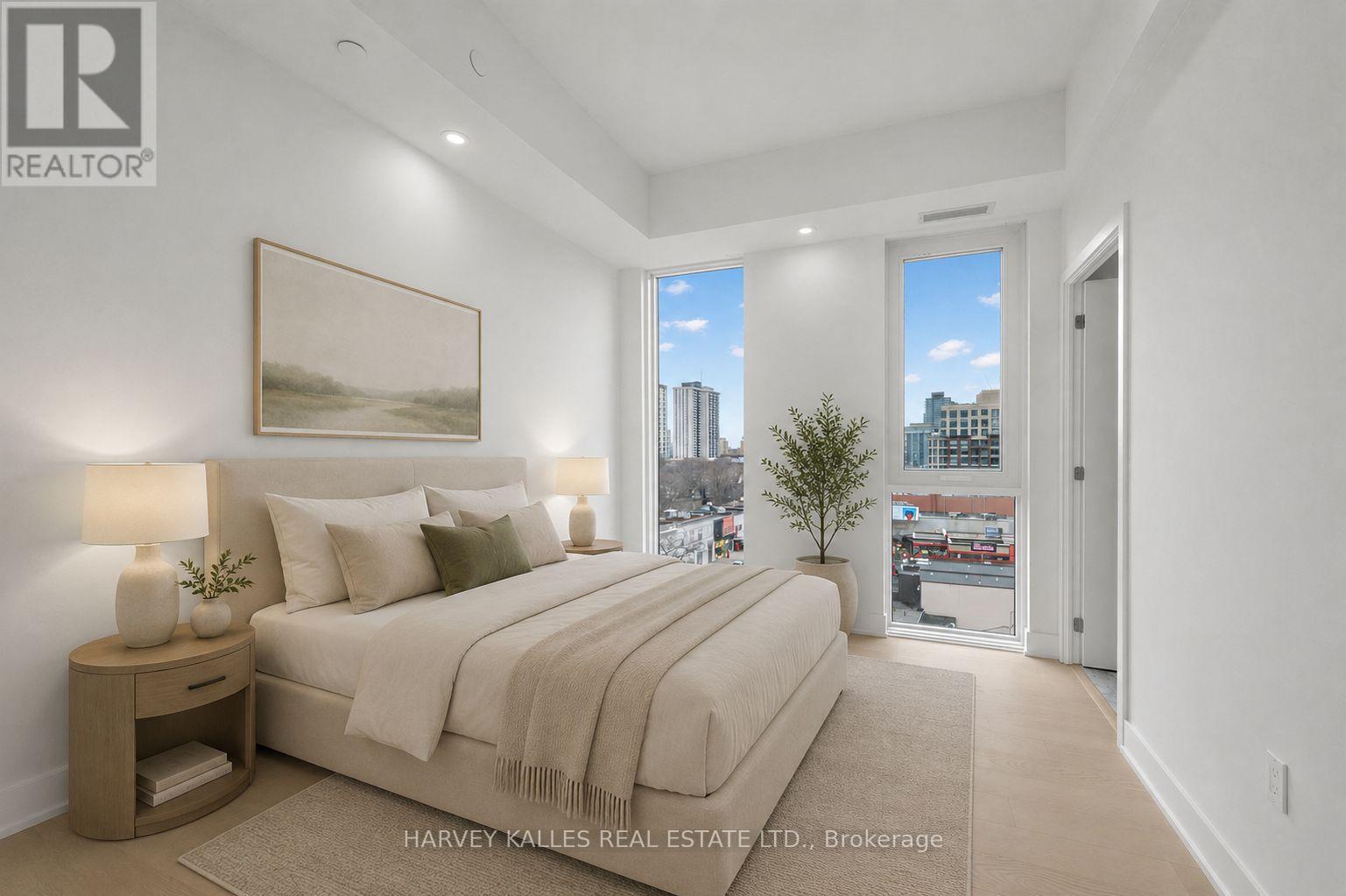807 - 8 MANOR ROAD W