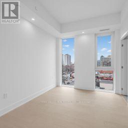 807 - 8 MANOR ROAD W