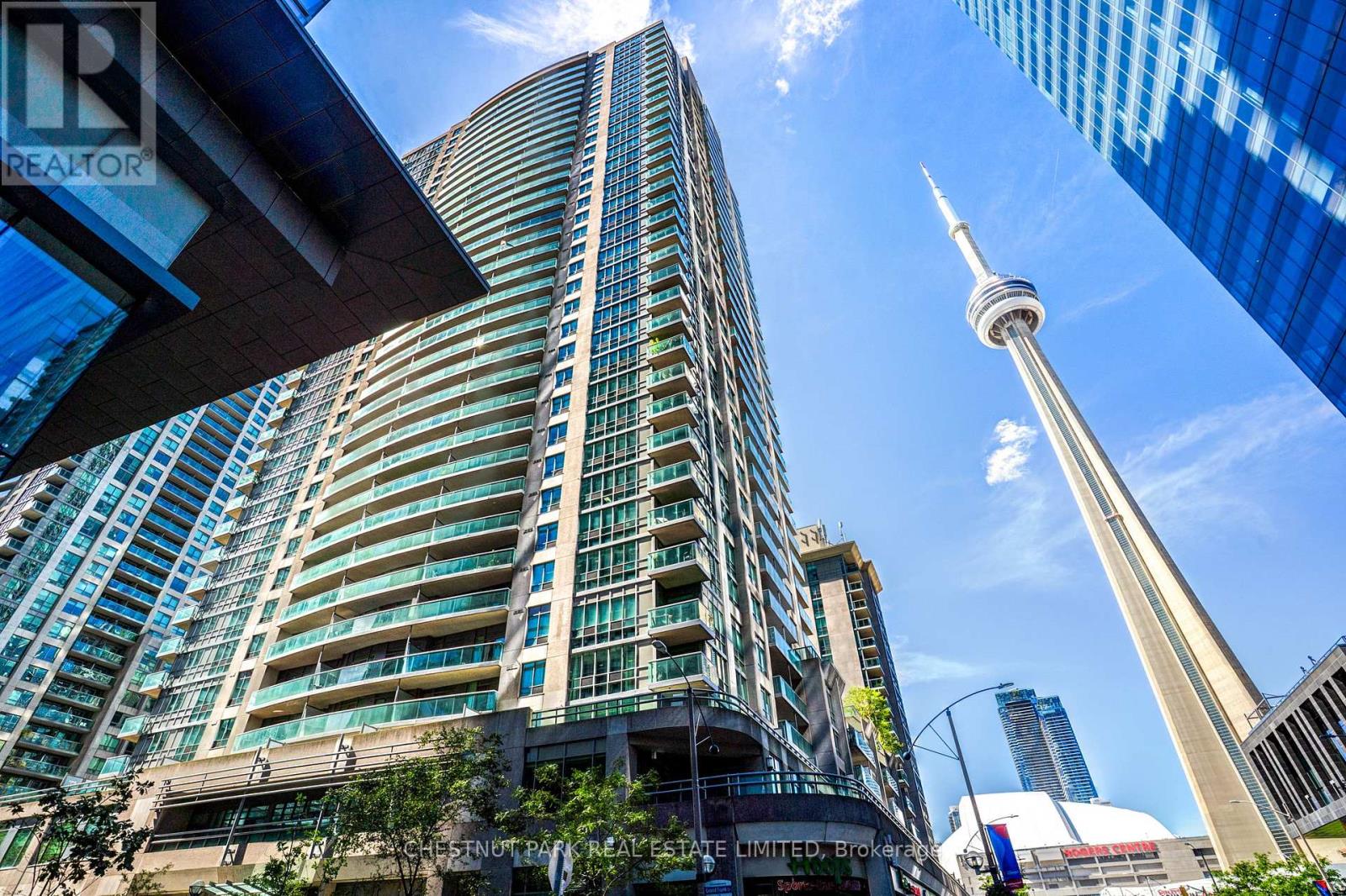 1008 - 30 GRAND TRUNK CRESCENT
