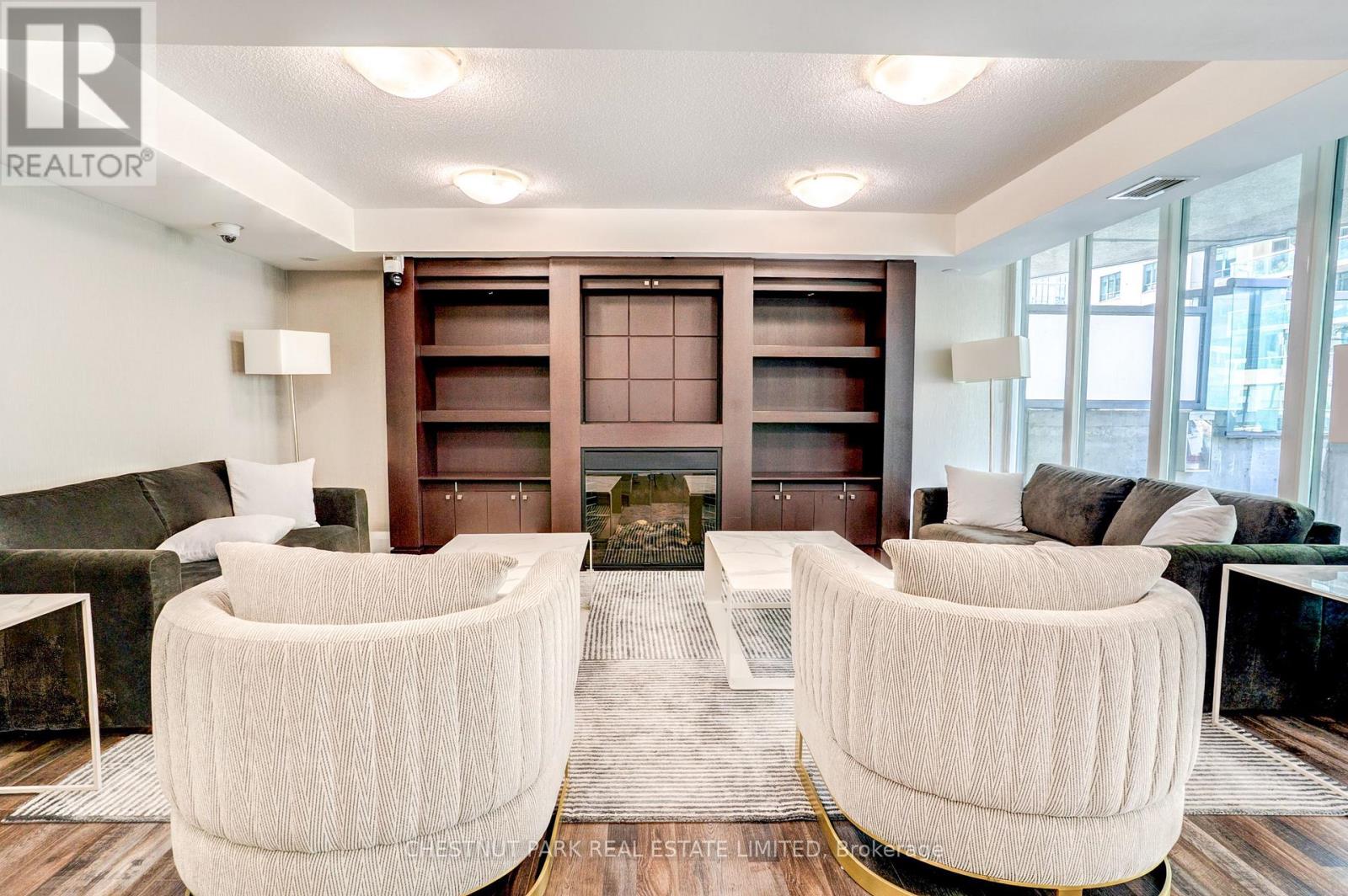1008 - 30 GRAND TRUNK CRESCENT