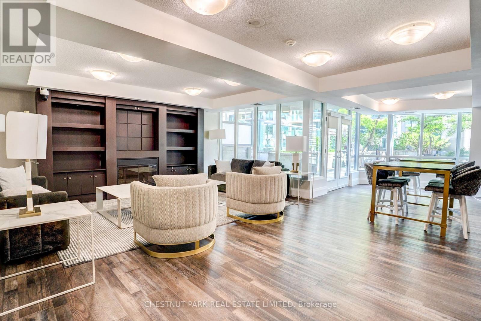 1008 - 30 GRAND TRUNK CRESCENT