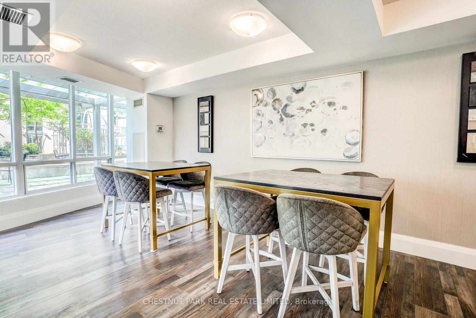 1008 - 30 GRAND TRUNK CRESCENT