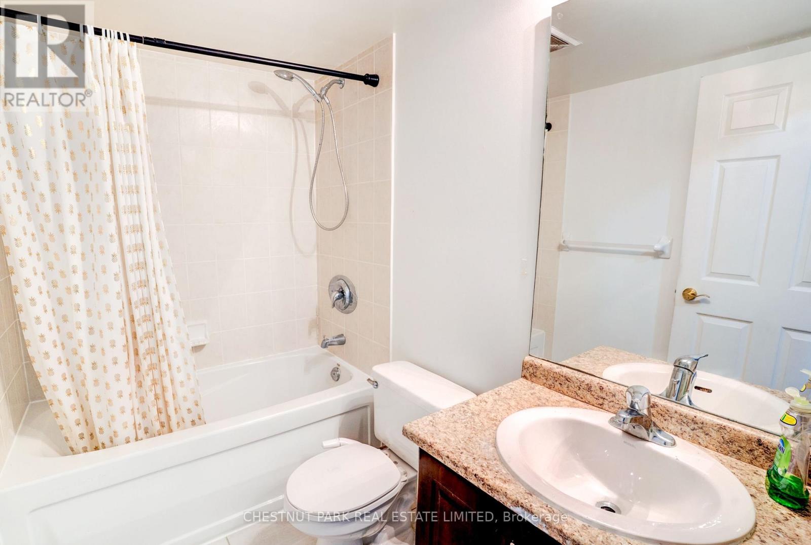 1008 - 30 GRAND TRUNK CRESCENT