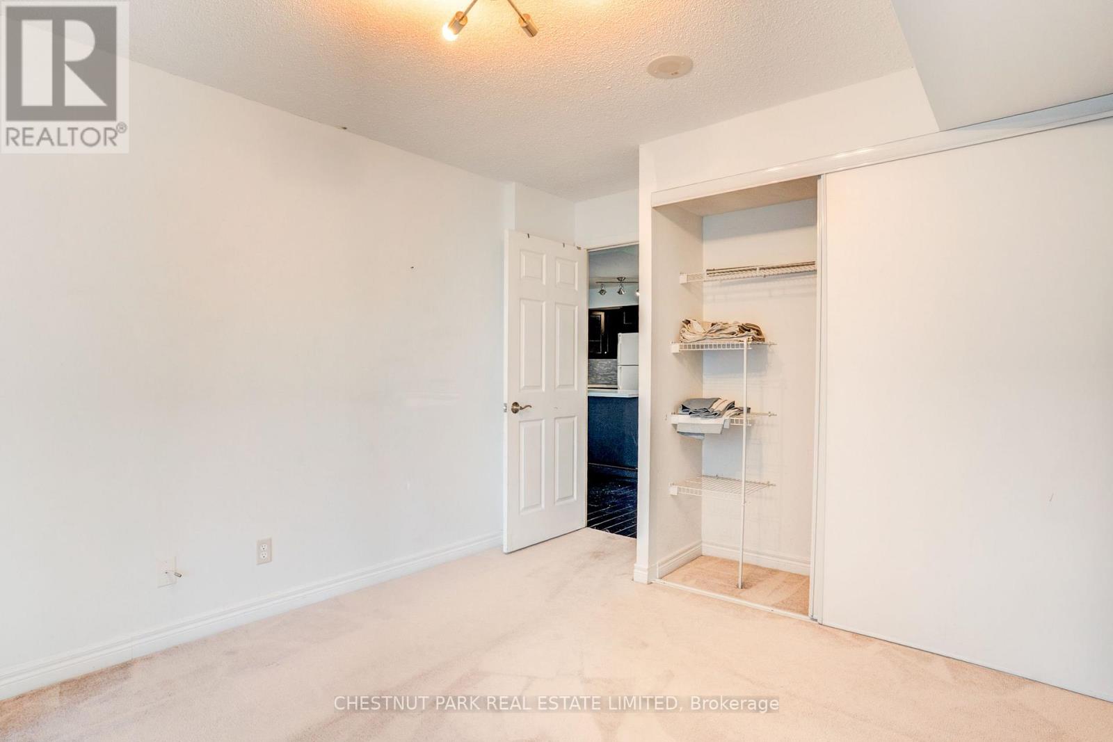 1008 - 30 GRAND TRUNK CRESCENT