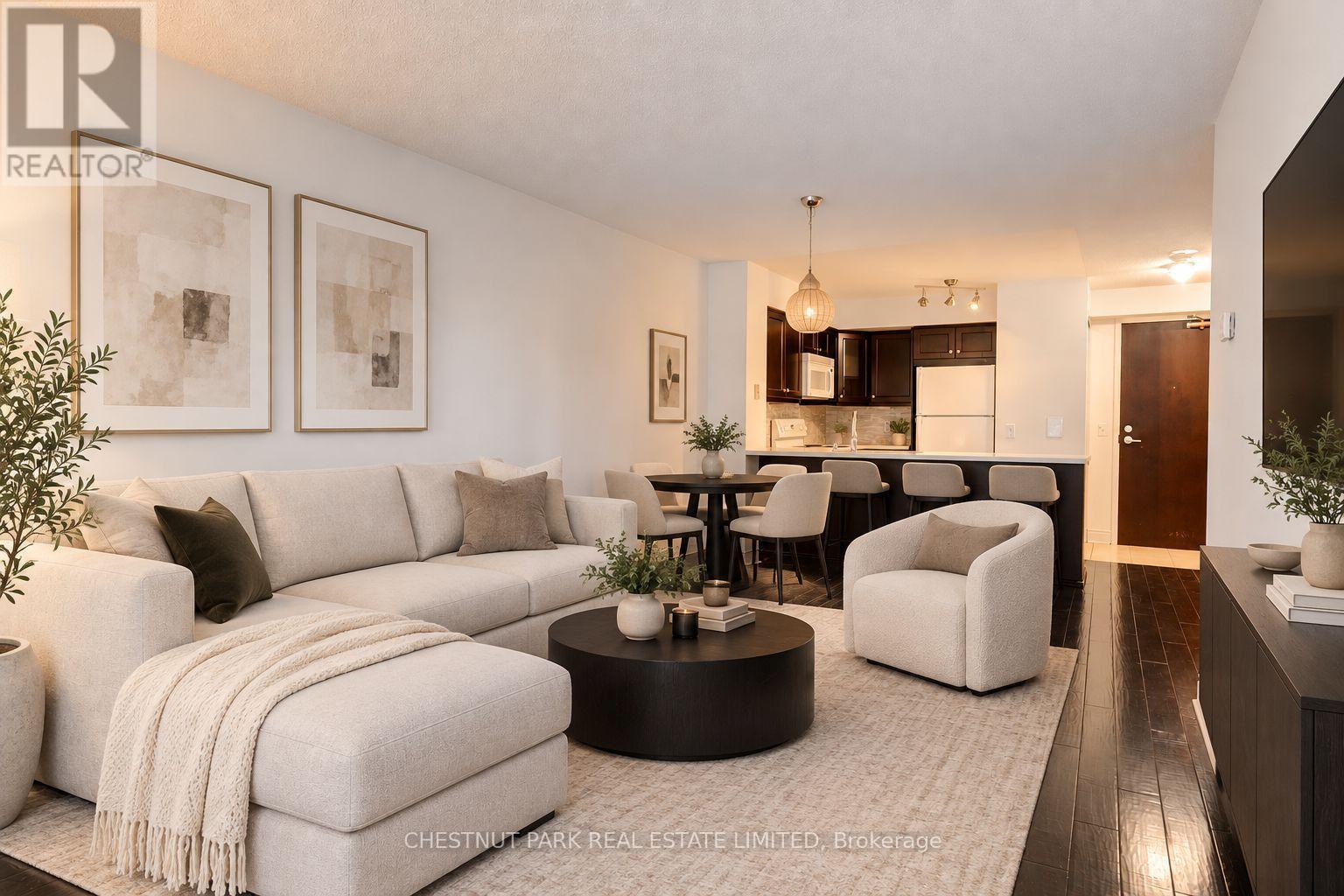 1008 - 30 GRAND TRUNK CRESCENT