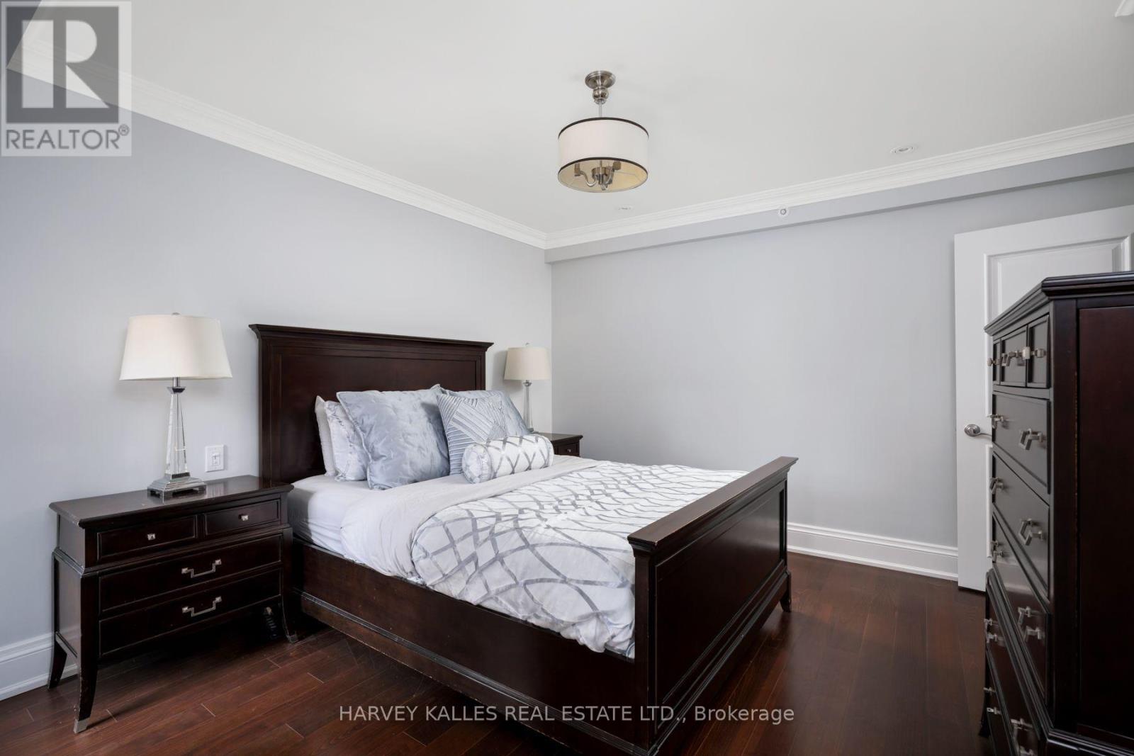 2D - 319 LONSDALE ROAD N