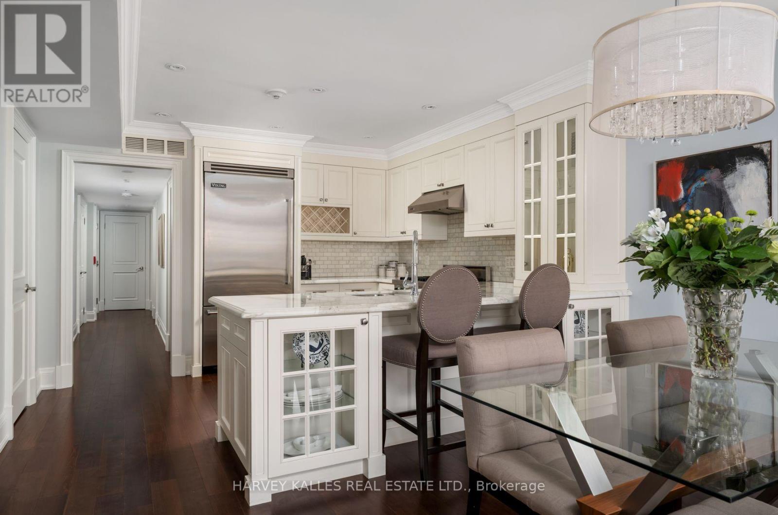 2D - 319 LONSDALE ROAD N