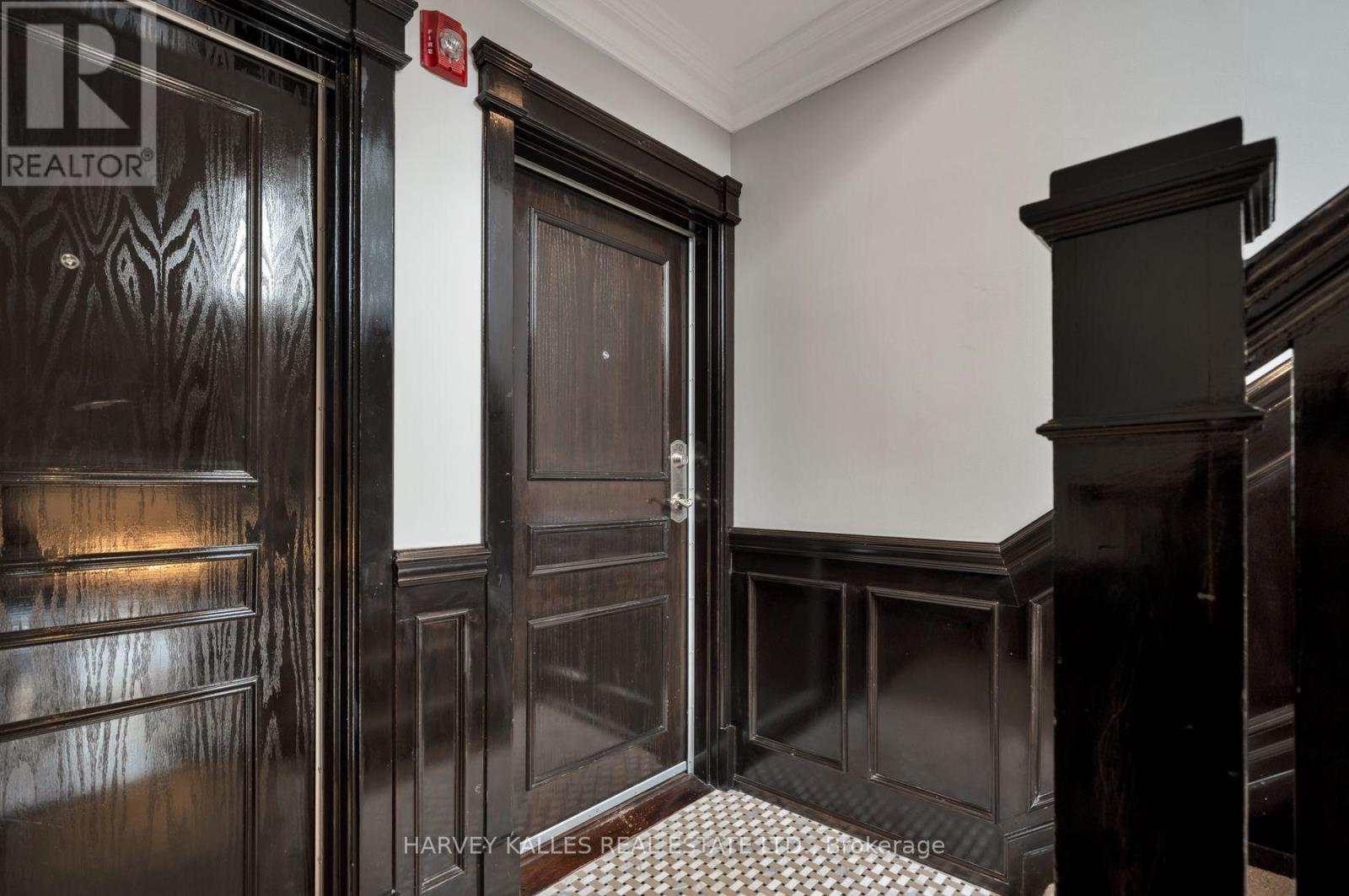 2D - 319 LONSDALE ROAD N