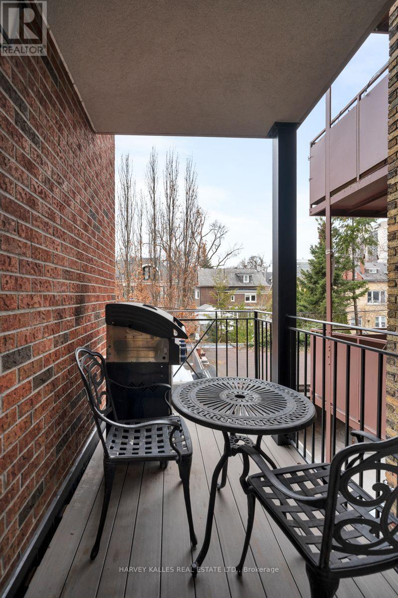 2D - 319 LONSDALE ROAD N