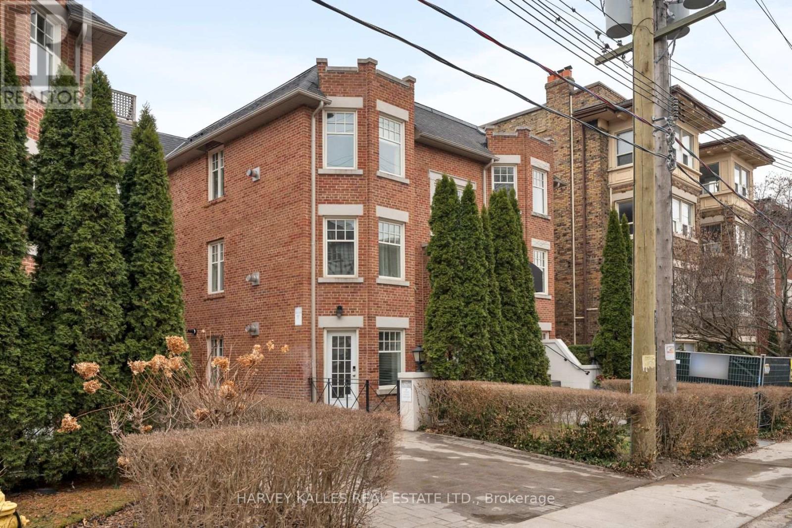 2D - 319 LONSDALE ROAD N