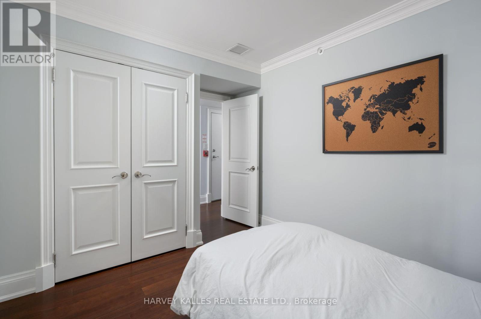 2D - 319 LONSDALE ROAD N