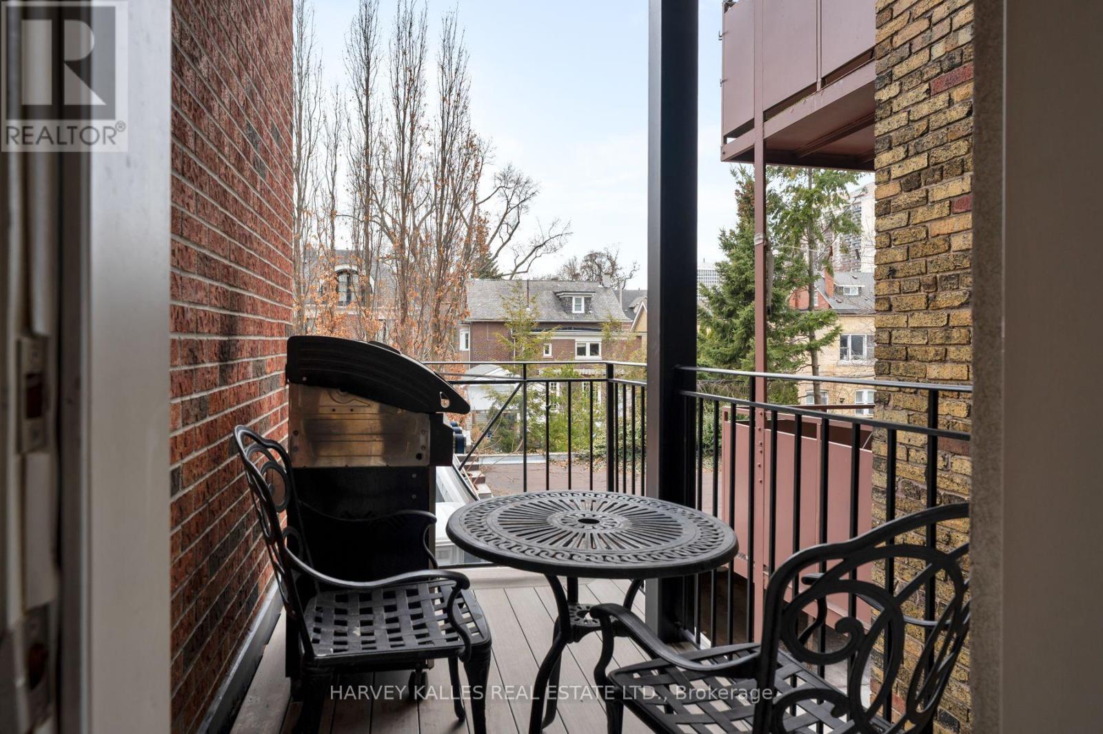 2D - 319 LONSDALE ROAD N