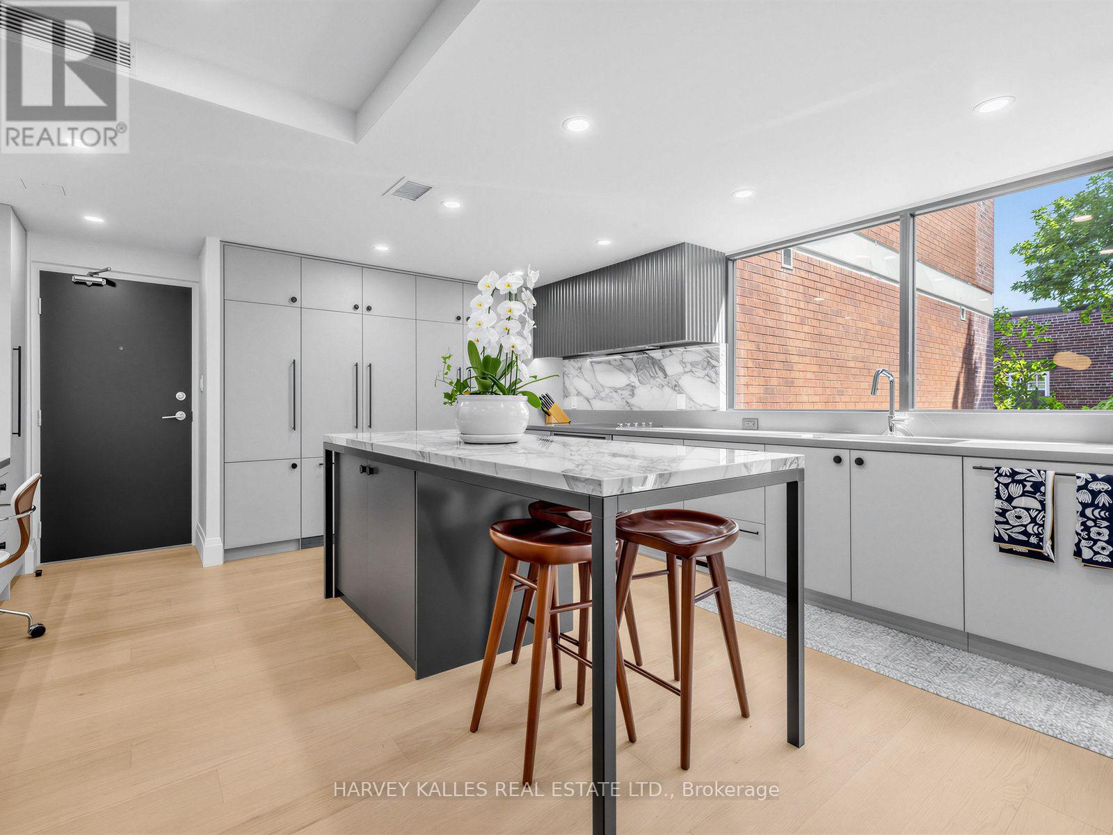404 - 349 ST. CLAIR AVENUE W