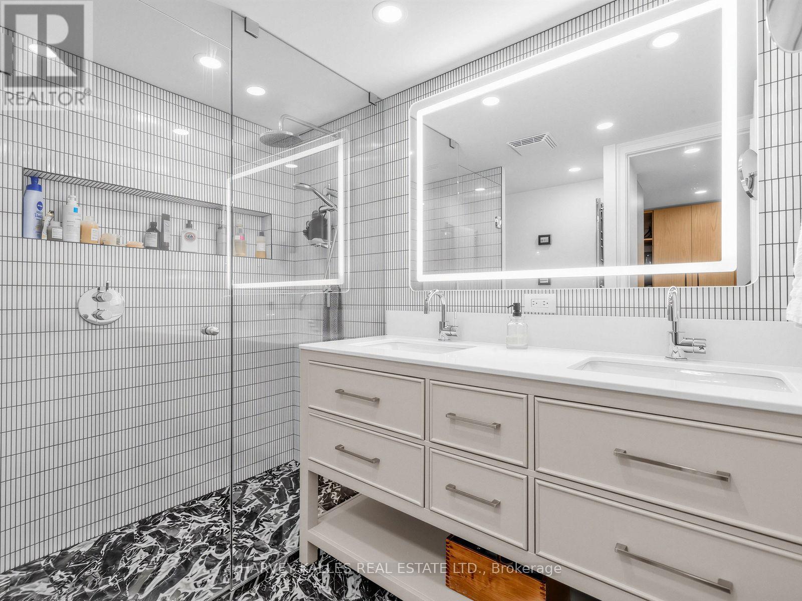 404 - 349 ST. CLAIR AVENUE W