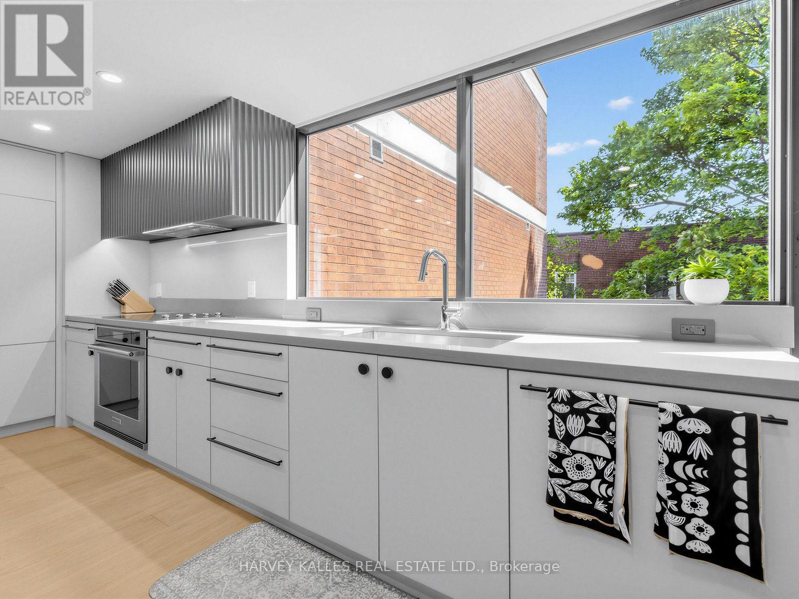 404 - 349 ST. CLAIR AVENUE W