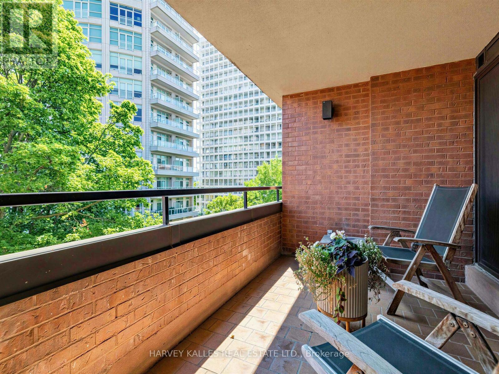 404 - 349 ST. CLAIR AVENUE W