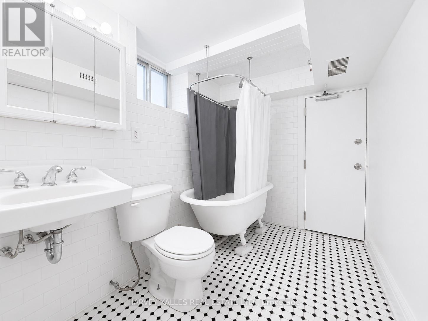 BSMT - 807 DUPLEX AVENUE