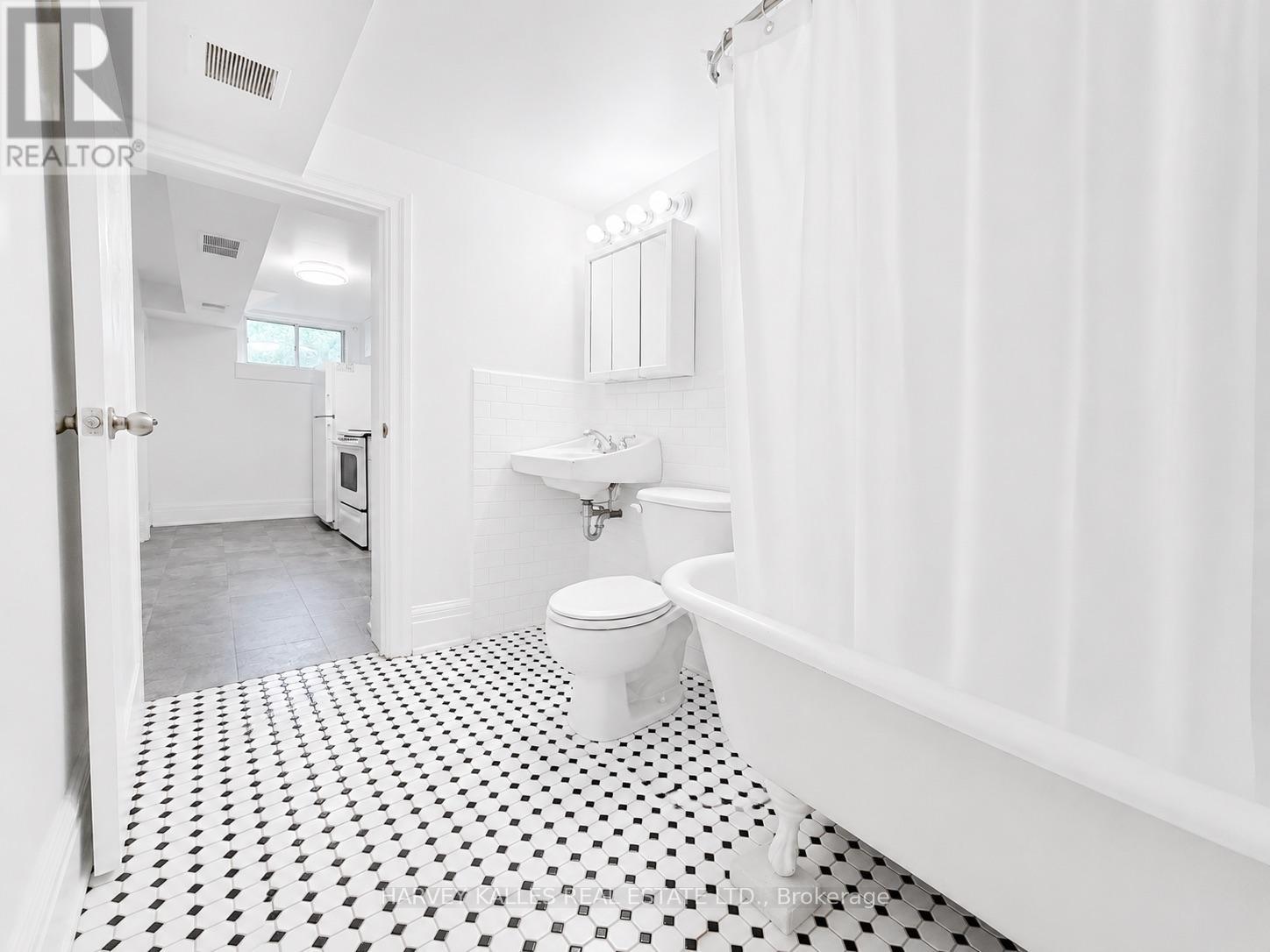 BSMT - 807 DUPLEX AVENUE