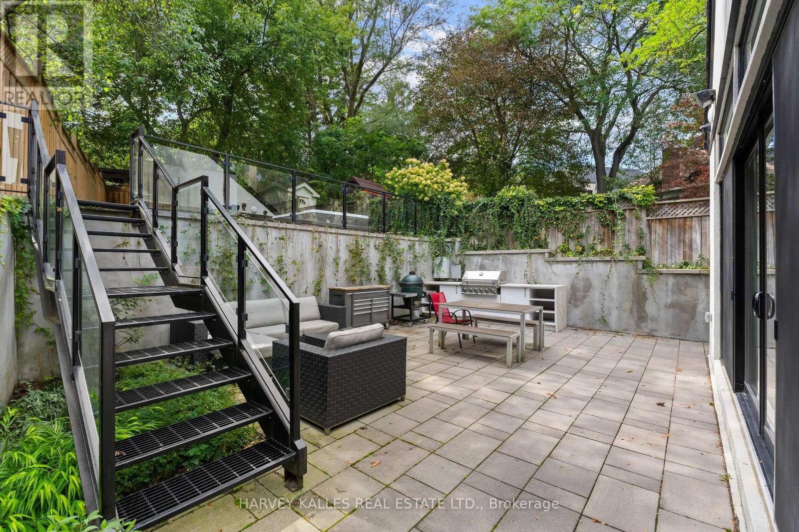 75 LAWRENCE CRESCENT