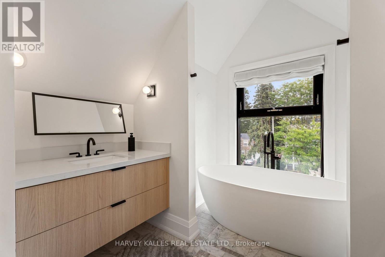 75 LAWRENCE CRESCENT