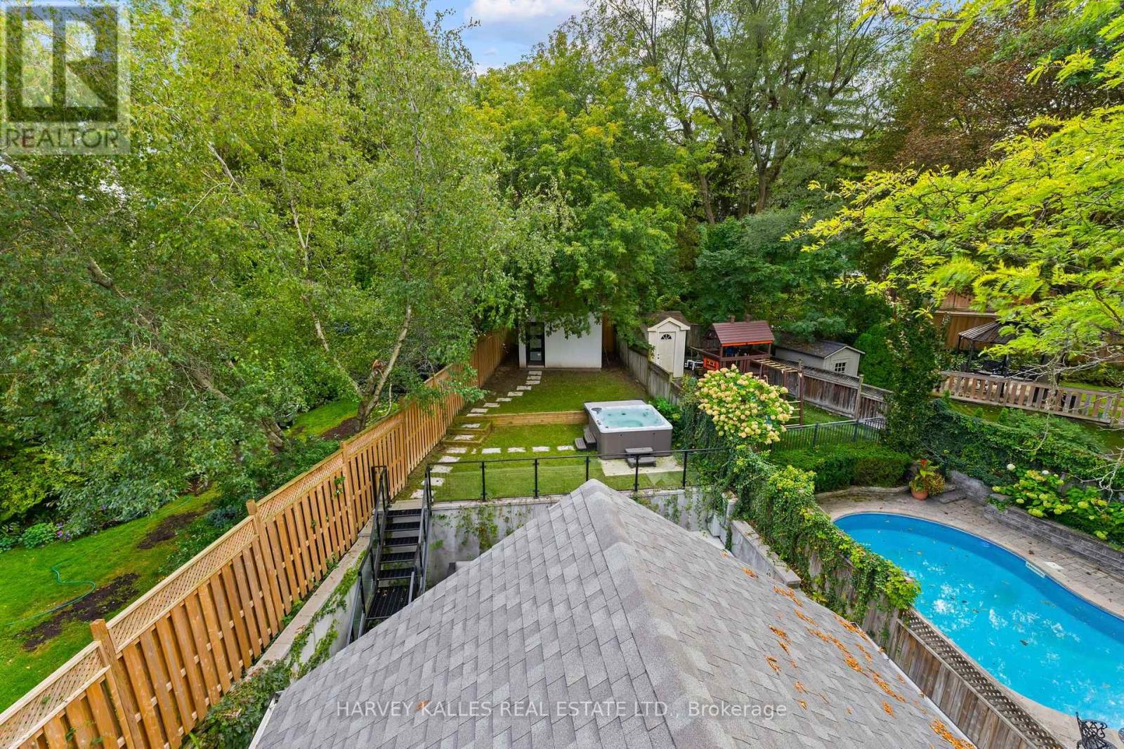 75 LAWRENCE CRESCENT