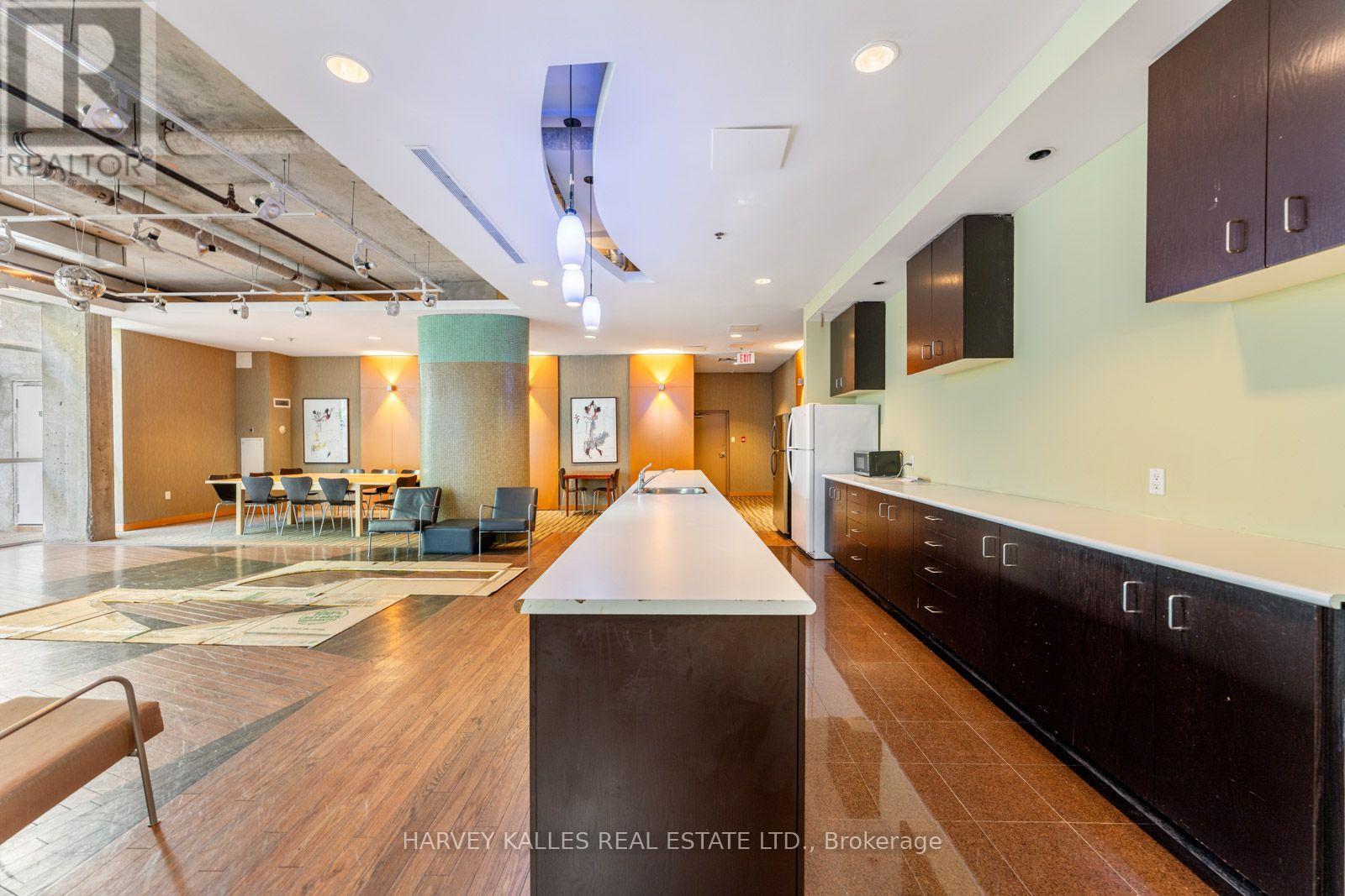 507 - 954 KING STREET W
