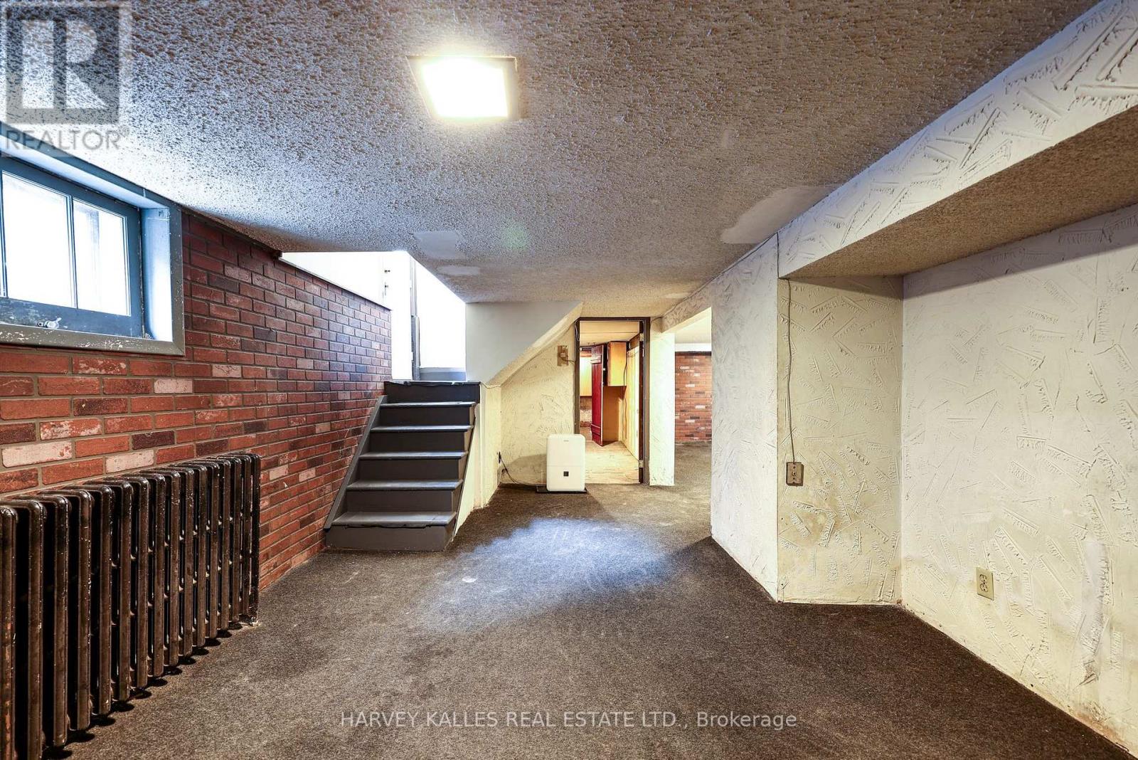 617 LONSDALE ROAD