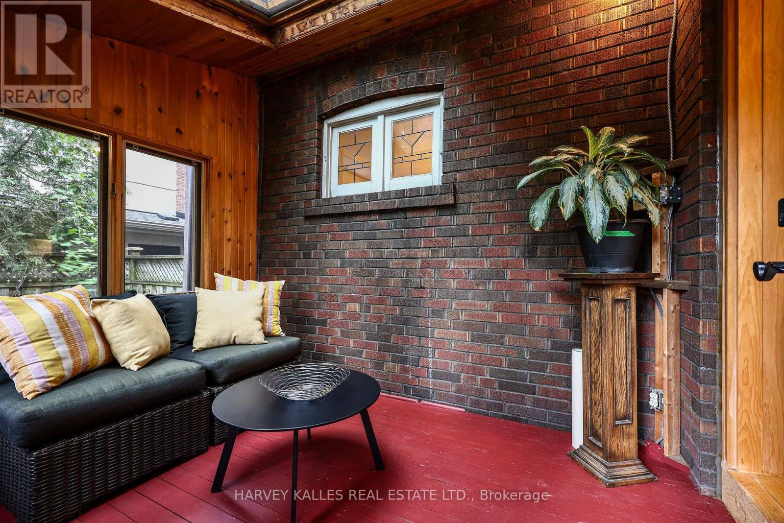 617 LONSDALE ROAD