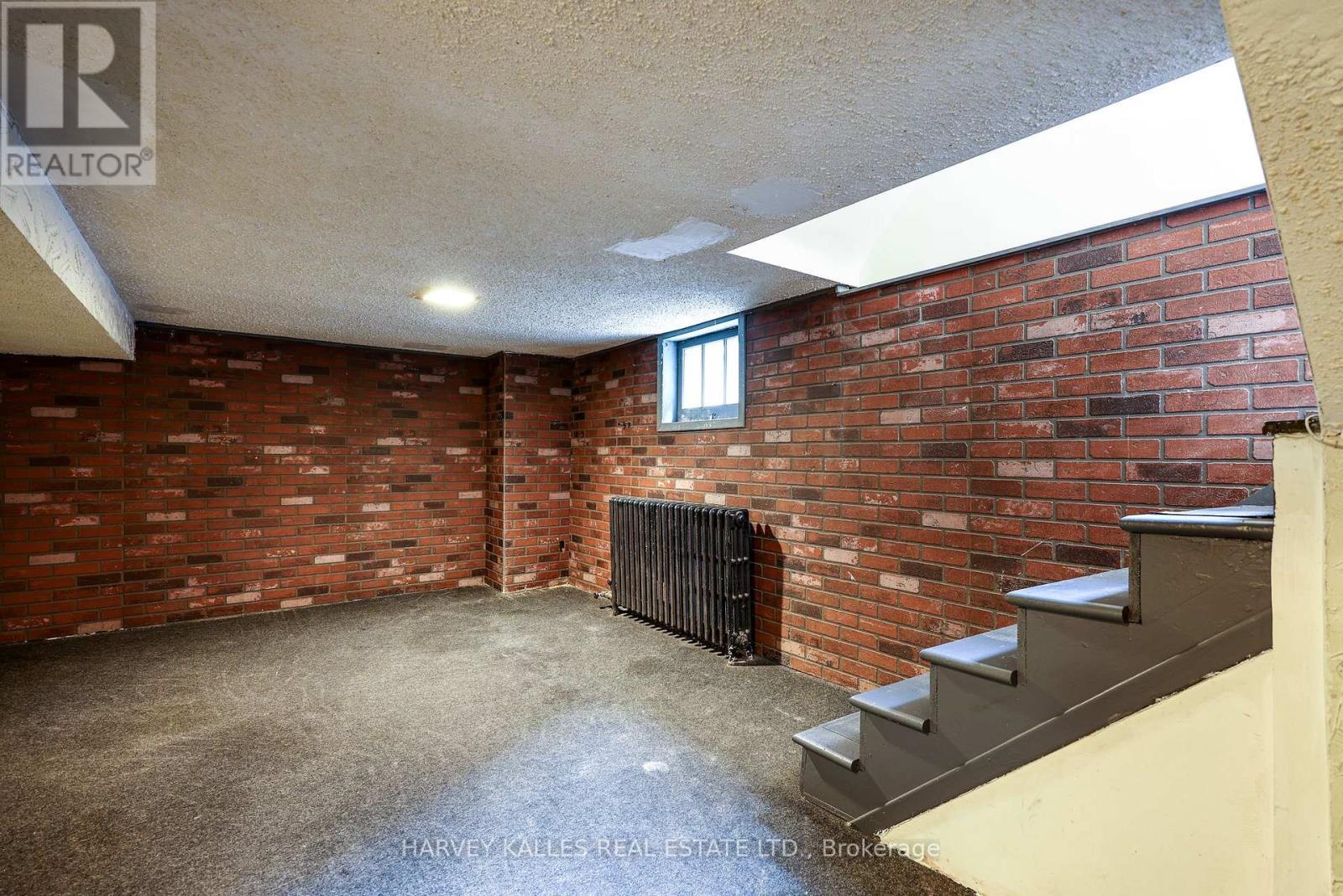 617 LONSDALE ROAD