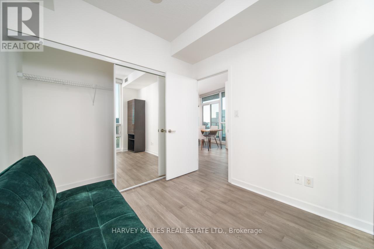 4003 - 33 BAY STREET