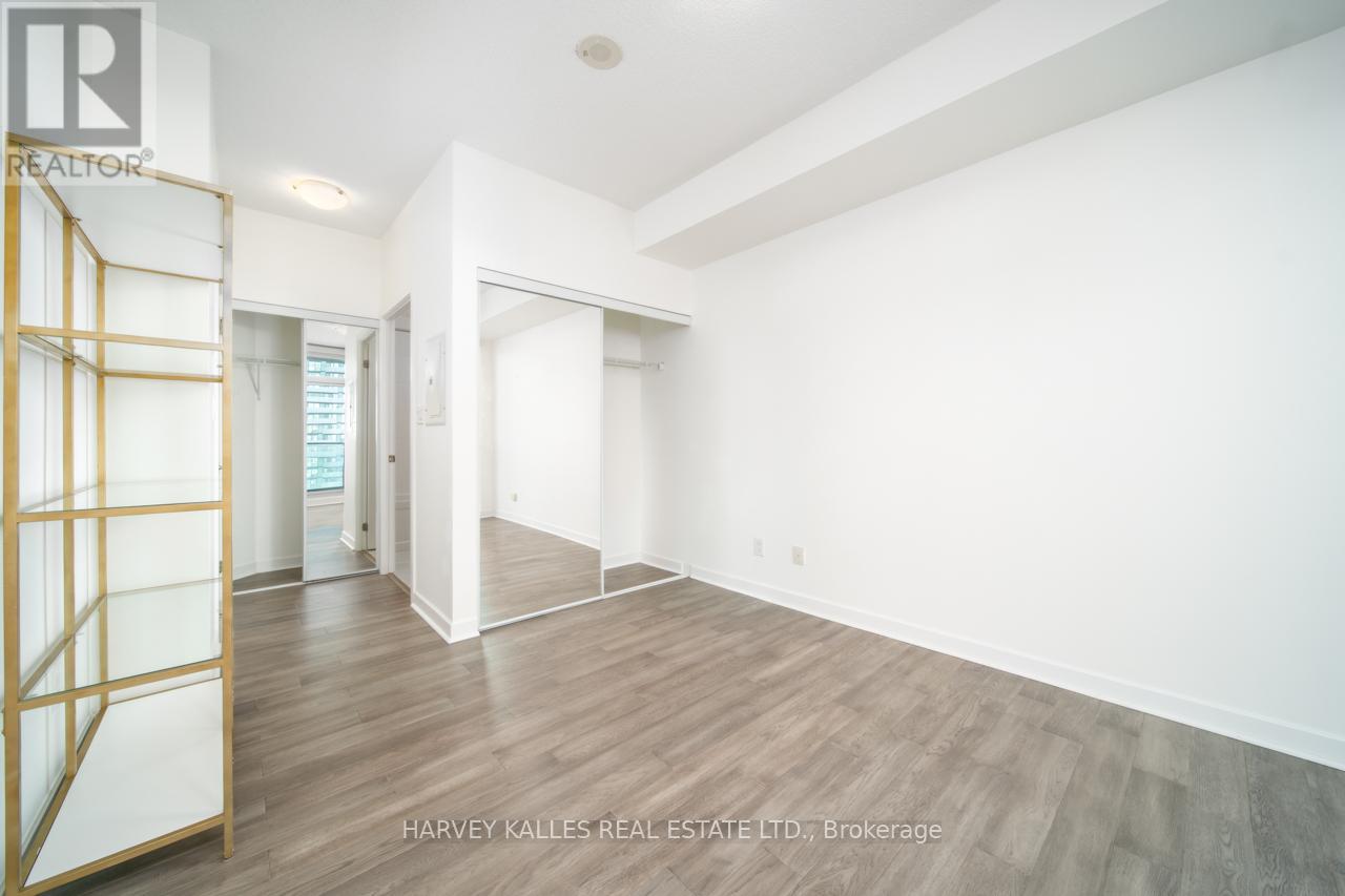 4003 - 33 BAY STREET