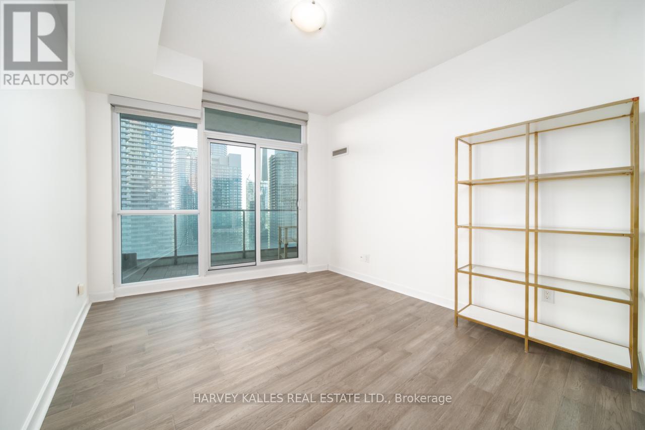 4003 - 33 BAY STREET
