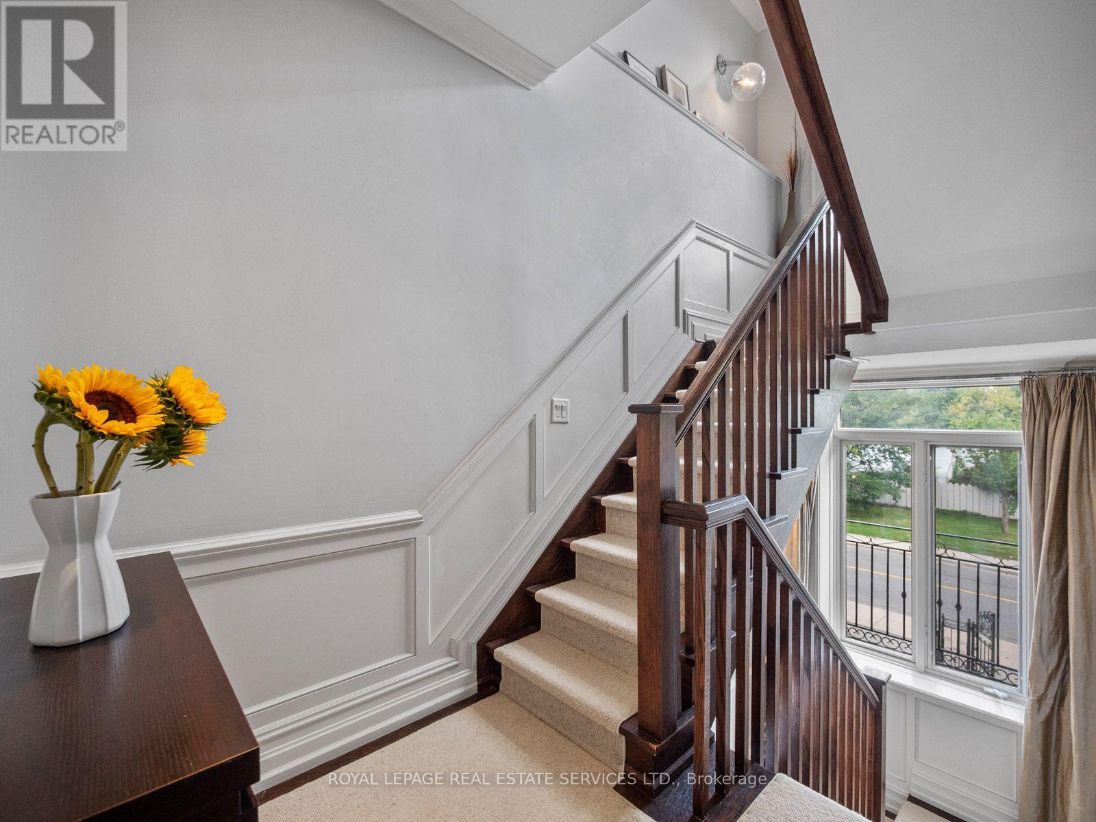4 - 276 SPADINA ROAD