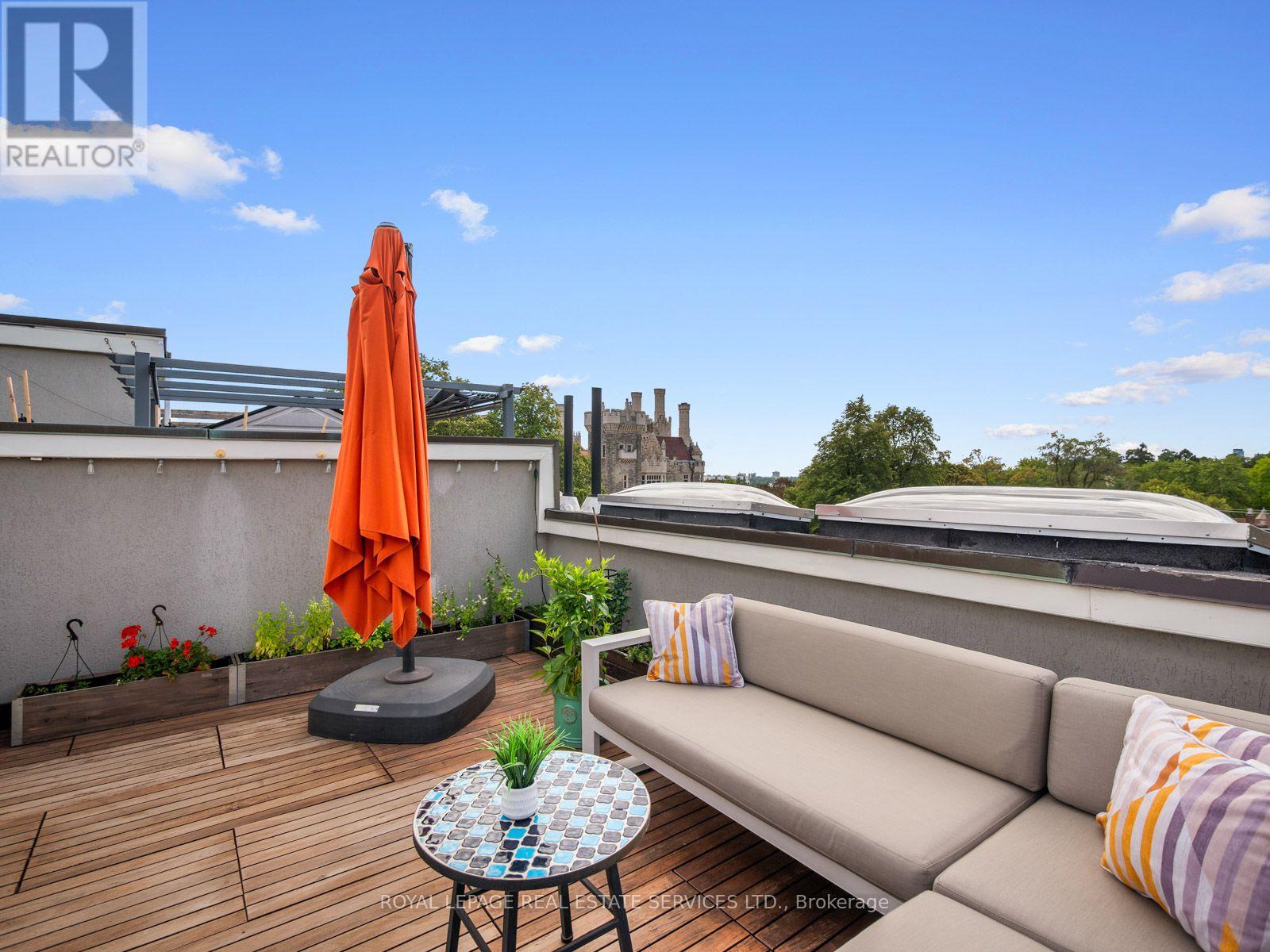 4 - 276 SPADINA ROAD