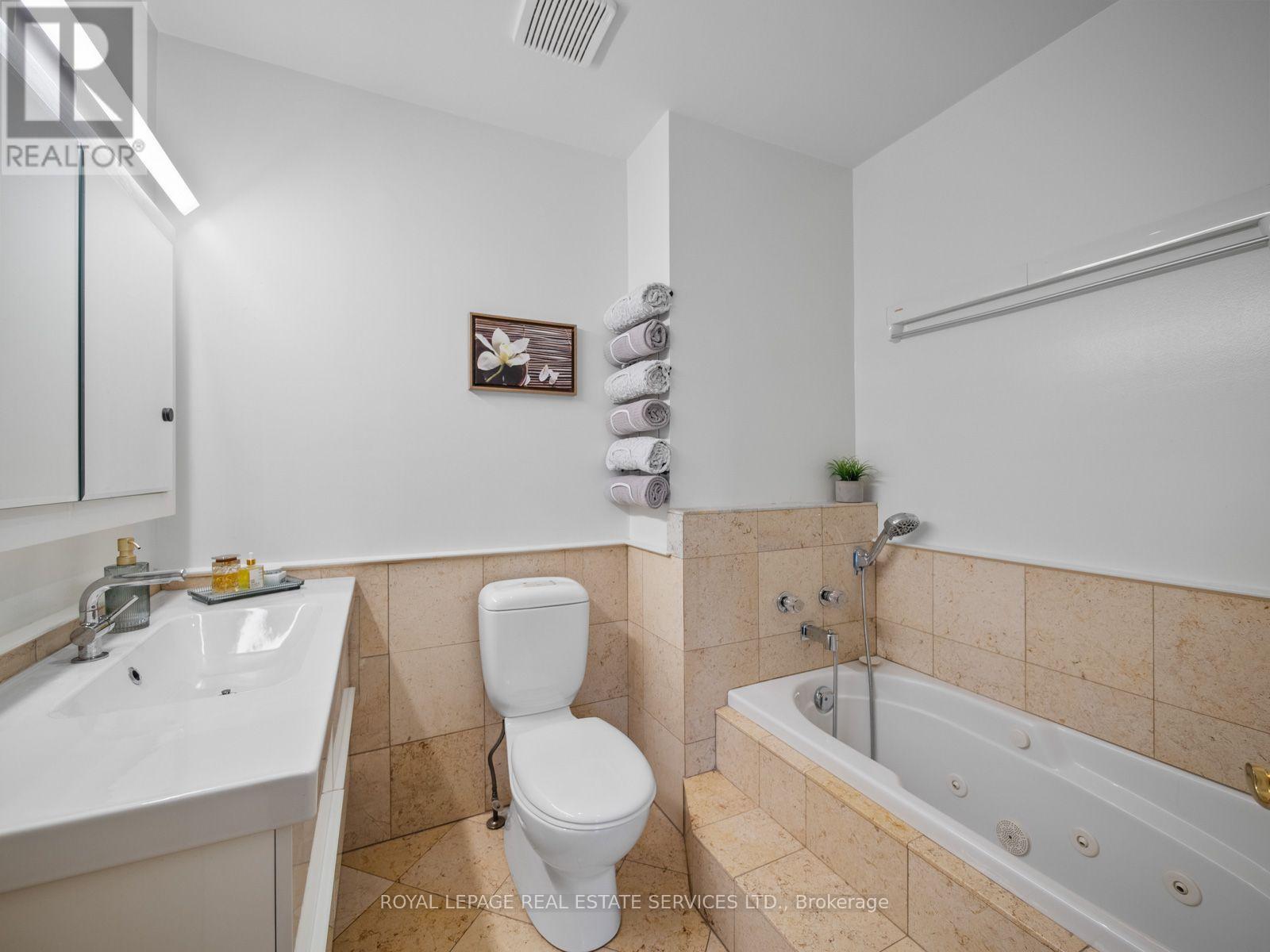 4 - 276 SPADINA ROAD