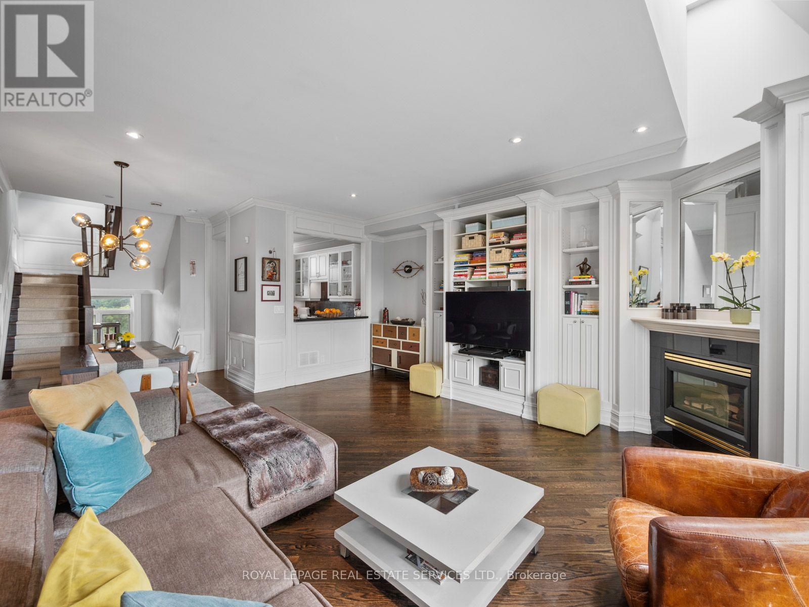 4 - 276 SPADINA ROAD