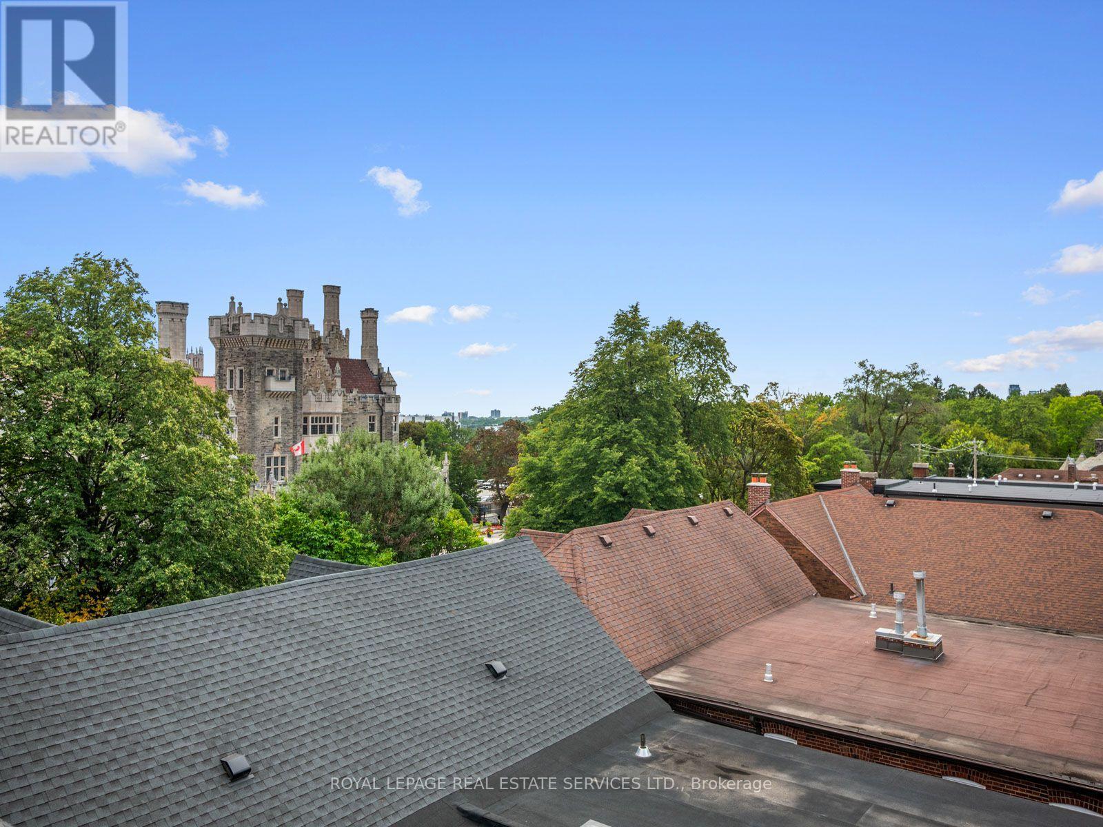 4 - 276 SPADINA ROAD
