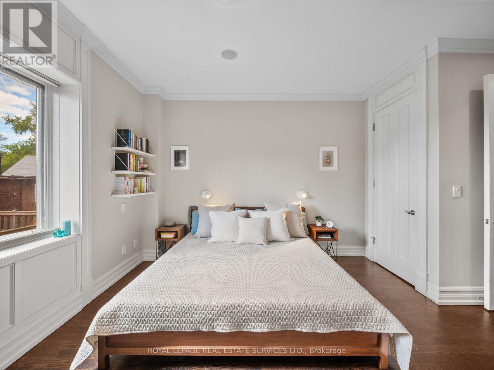 4 - 276 SPADINA ROAD