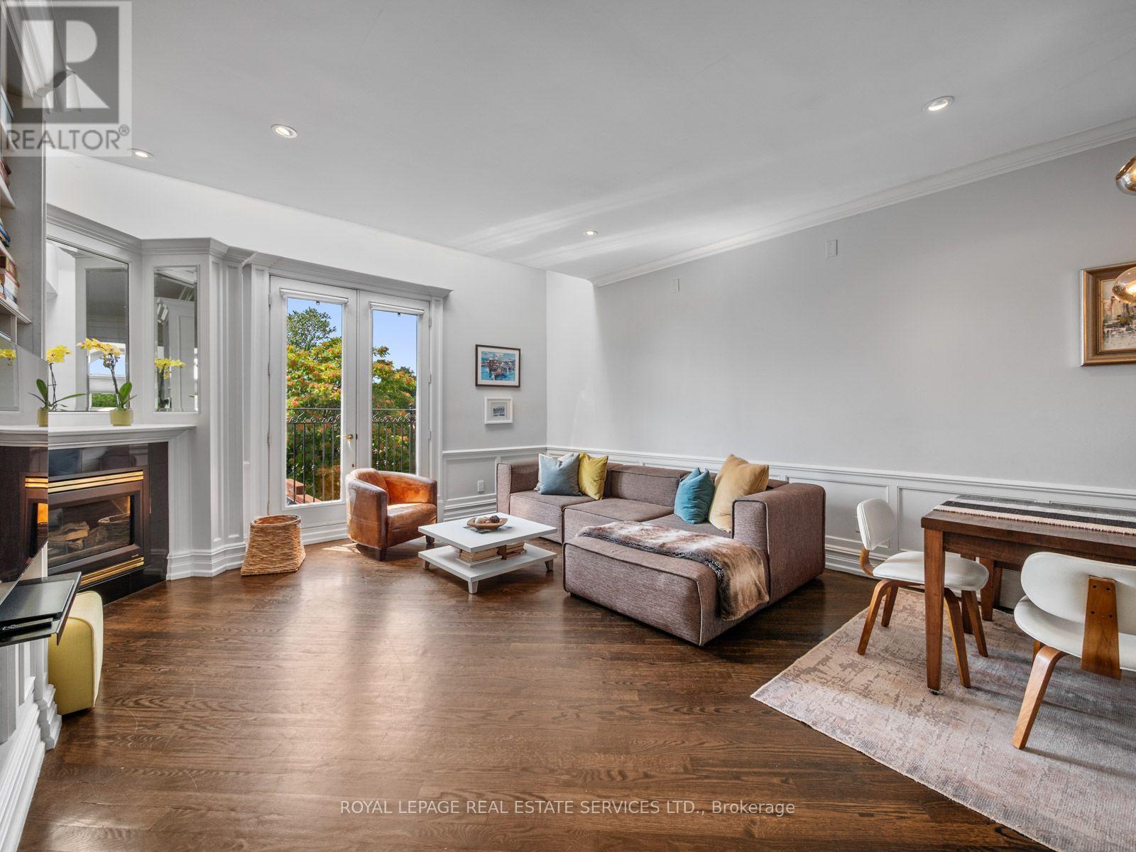 4 - 276 SPADINA ROAD