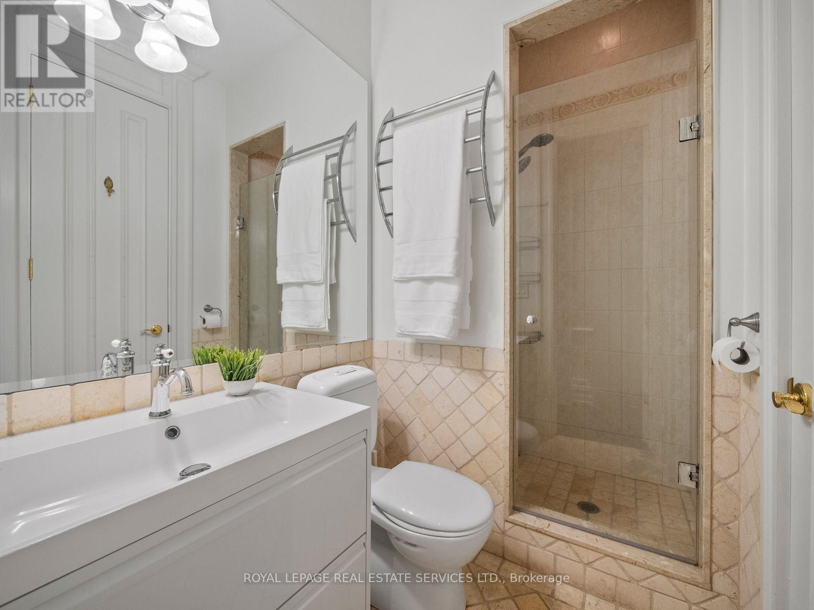 4 - 276 SPADINA ROAD