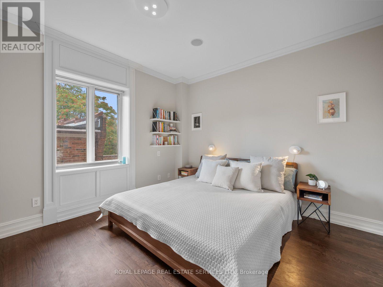 4 - 276 SPADINA ROAD