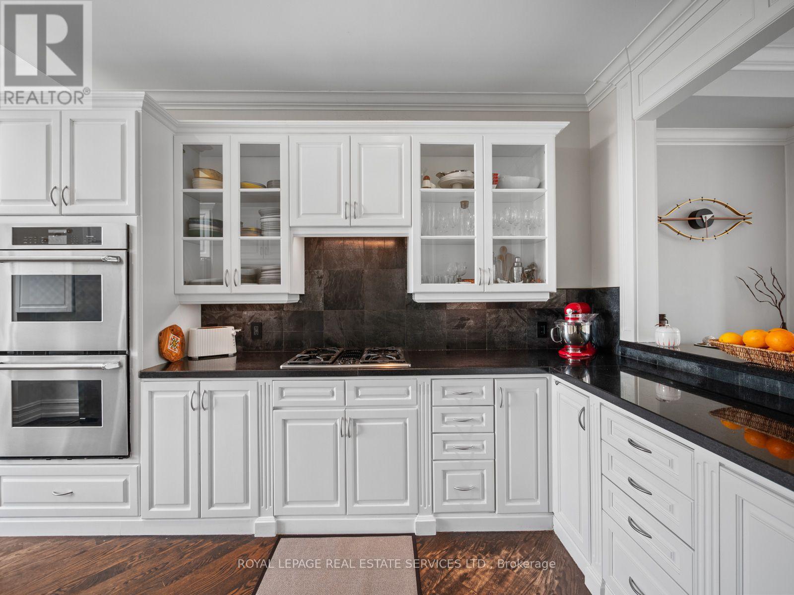 4 - 276 SPADINA ROAD
