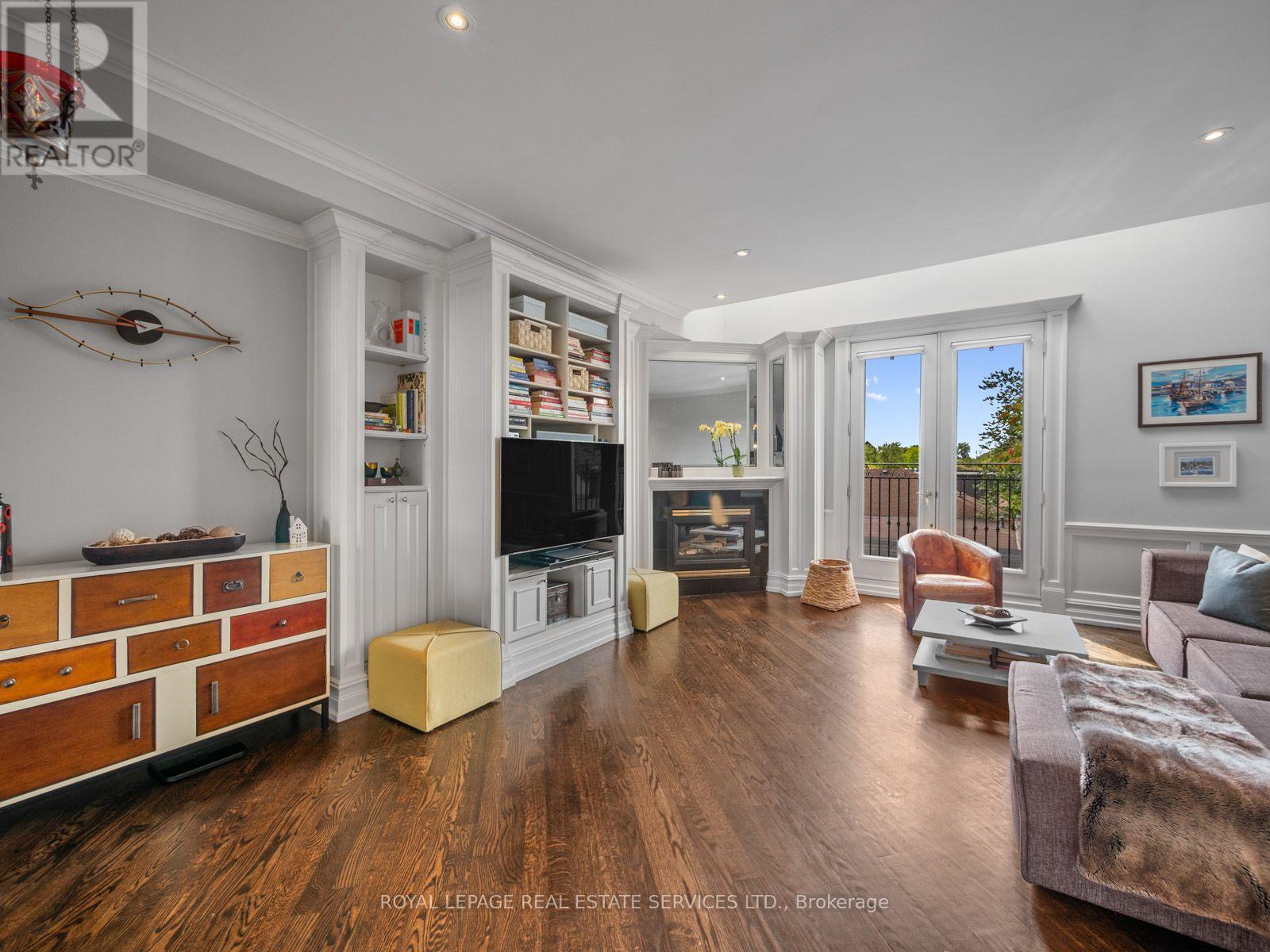 4 - 276 SPADINA ROAD