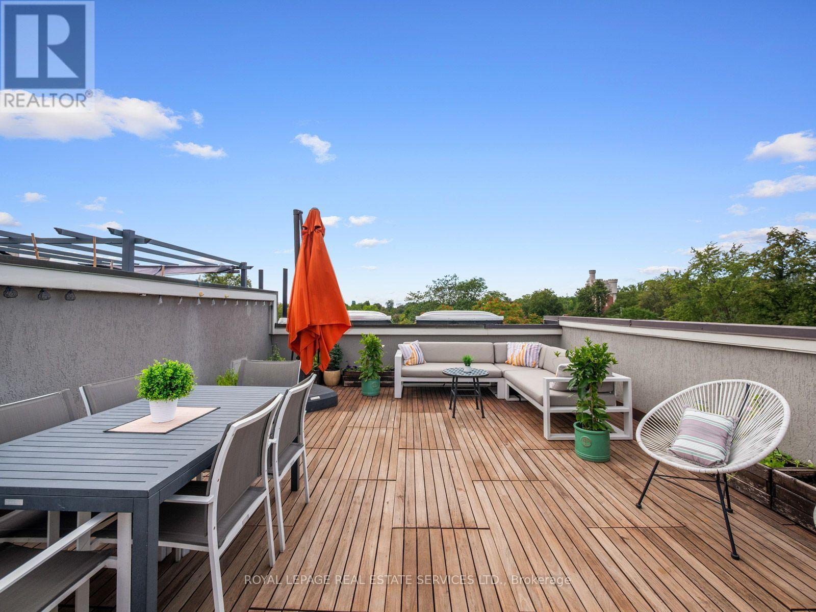 4 - 276 SPADINA ROAD