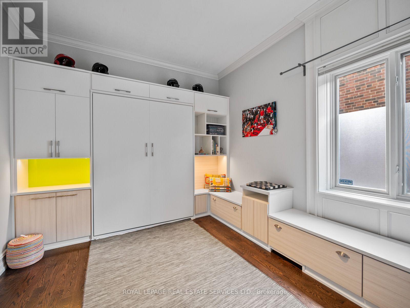 4 - 276 SPADINA ROAD
