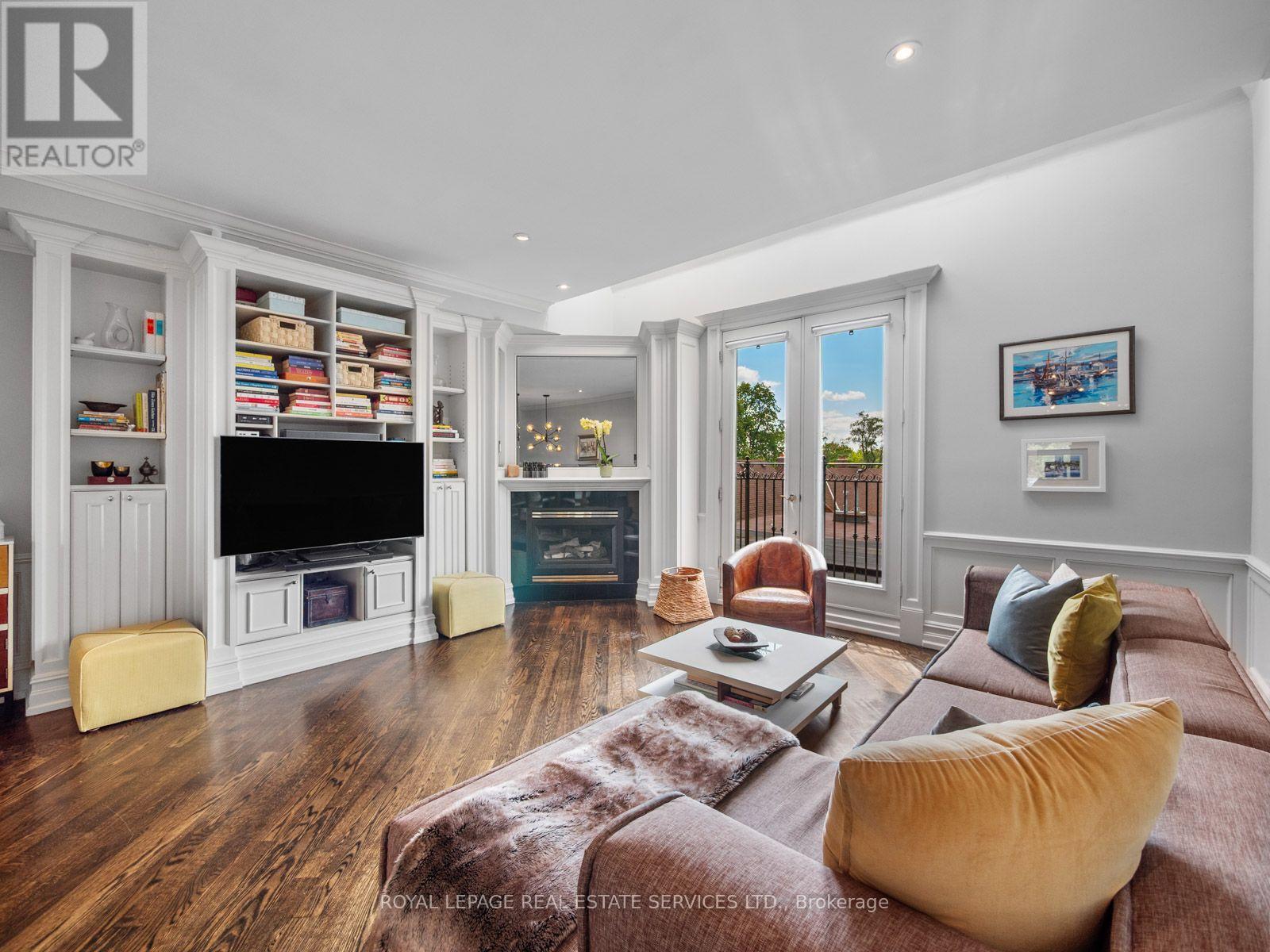 4 - 276 SPADINA ROAD