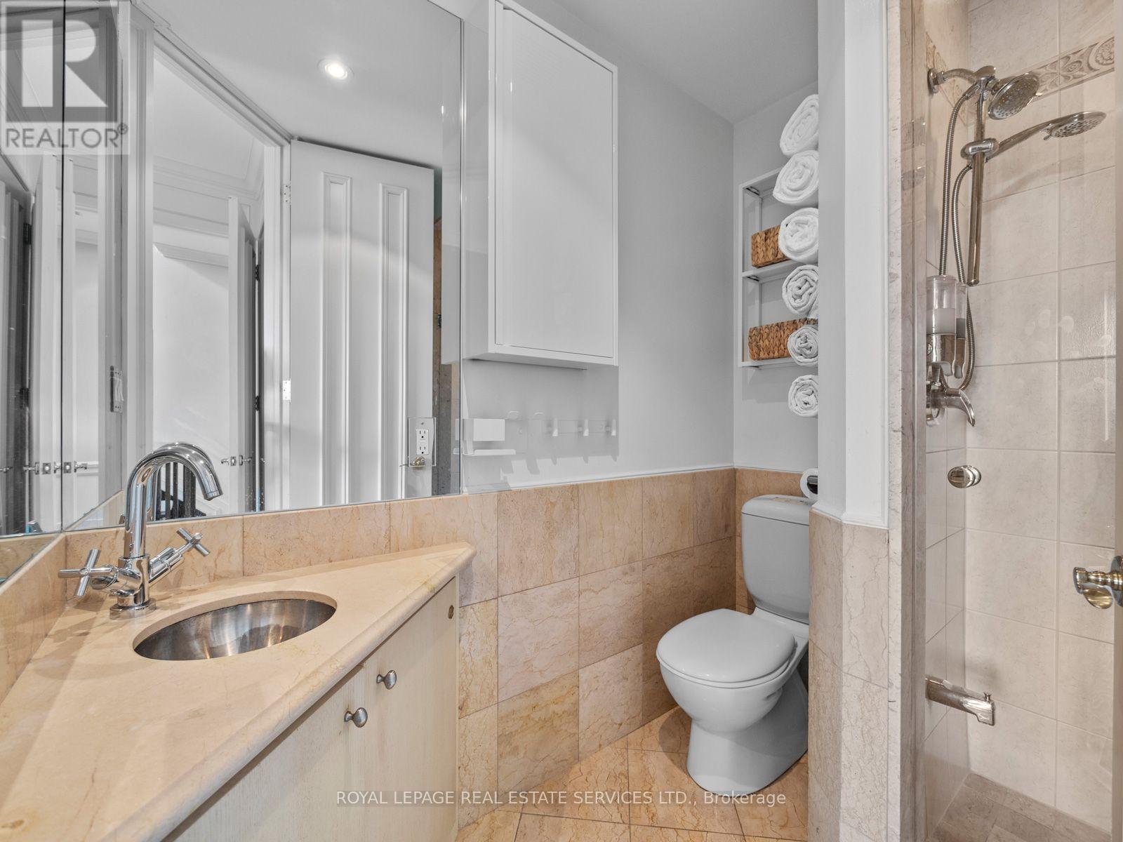 4 - 276 SPADINA ROAD