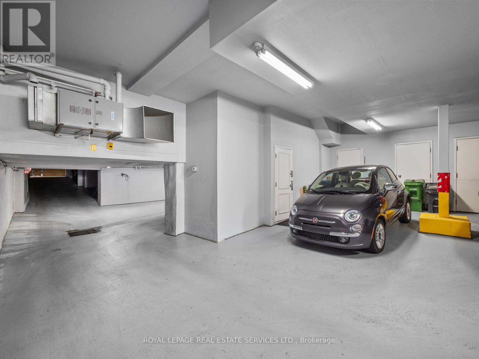 4 - 276 SPADINA ROAD